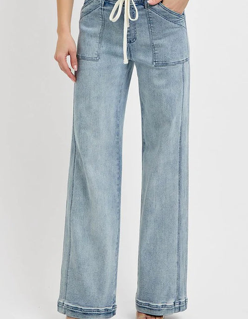 Load image into Gallery viewer, RISEN Full Size Straight Leg Jeans with Pockets plus Size
